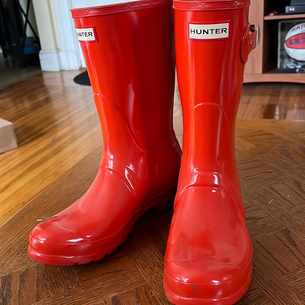 Hunter Rain Boots - size 8 - Cherry Red